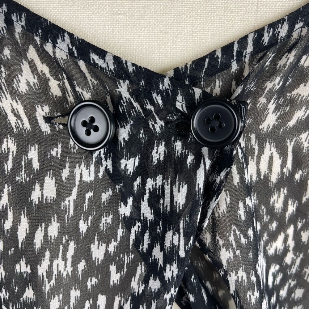 Torrid leopard black & white open back blouse round neck sz 2X sheer material - Picture 5 of 7